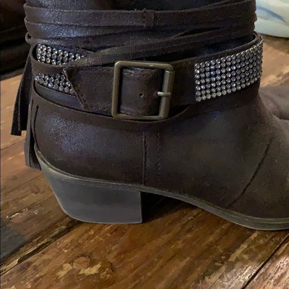 Boots - Picture 2 of 4